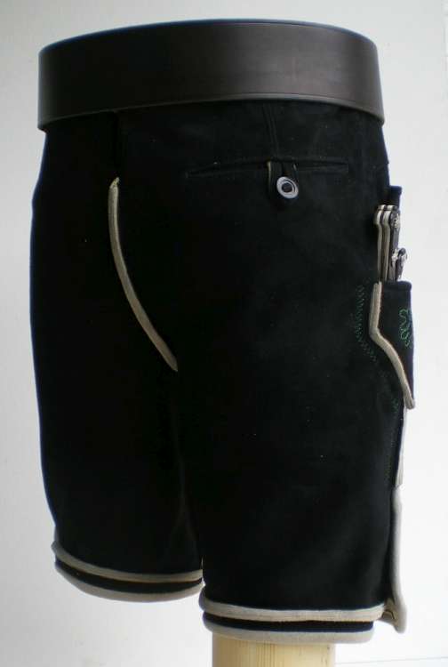 http://bilder.antiksalzburg.at/bildergalerie/Lederhosen/LEDERHOSE%20UND%20HUETE%20001-750%20(23).jpg