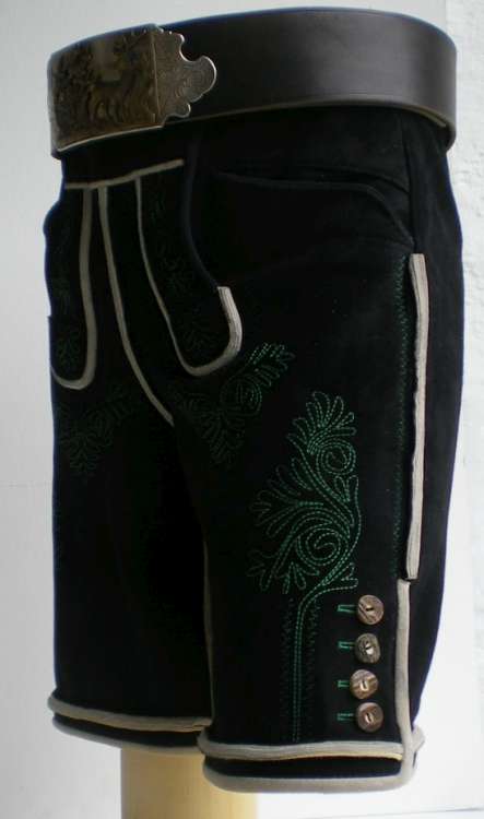http://bilder.antiksalzburg.at/bildergalerie/Lederhosen/LEDERHOSE%20UND%20HUETE%20001-750%20(25).jpg