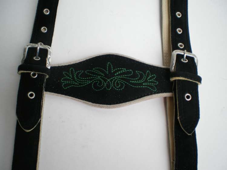 http://bilder.antiksalzburg.at/bildergalerie/Lederhosen/LEDERHOSE%20UND%20HUETE%20001-750%20(31).jpg
