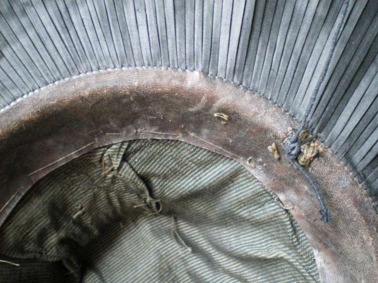 http://bilder.antiksalzburg.at/bildergalerie/Lederhosen/LEDERHOSE%20UND%20HUETE%20001-750%20(4).jpg