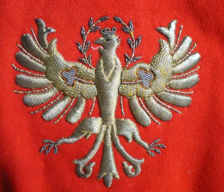 http://bilder.antiksalzburg.at/bildergalerie/Lederhosen/LEDERHOSE%20UND%20HUETE%20001-750%20(5).jpg