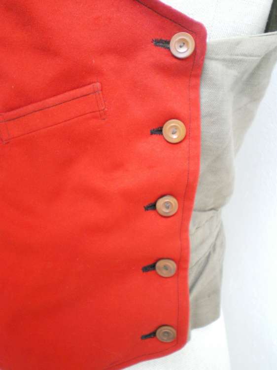 http://bilder.antiksalzburg.at/bildergalerie/Lederhosen/LEDERHOSE%20UND%20HUETE%20001-750%20(9).jpg